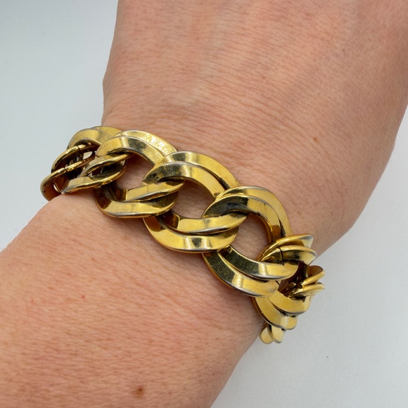 7" Vintage Monet Gold Tone double Twisted Link Bracelet w/ fold over clasp! - Picture 4 of 16
